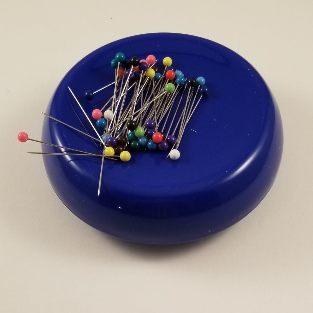  Magnetic Pin Cushion with 200 PCS Sewing Pins, Round